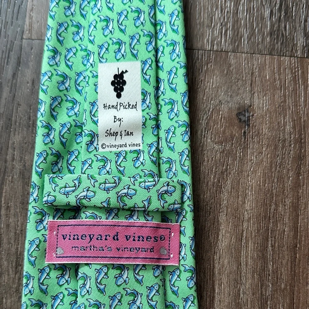Vineyard Vines Light Green Whale of a tie